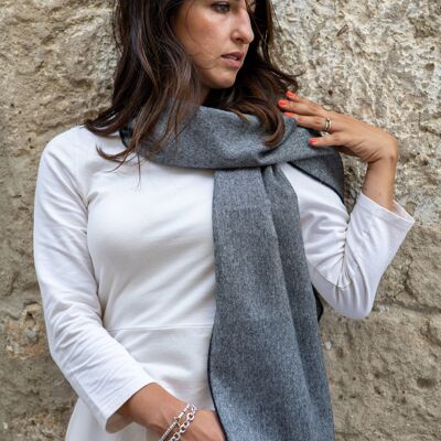 100% Baby Alpaca Women's Scarf, soft and fluffy. Color: Grey