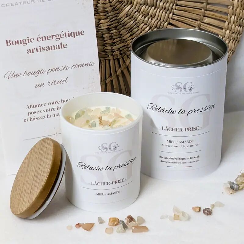 Bougie Lithothérapie Relâche la pression – Bougie bijou miel & amande, pierres naturelles & pendentif surprise