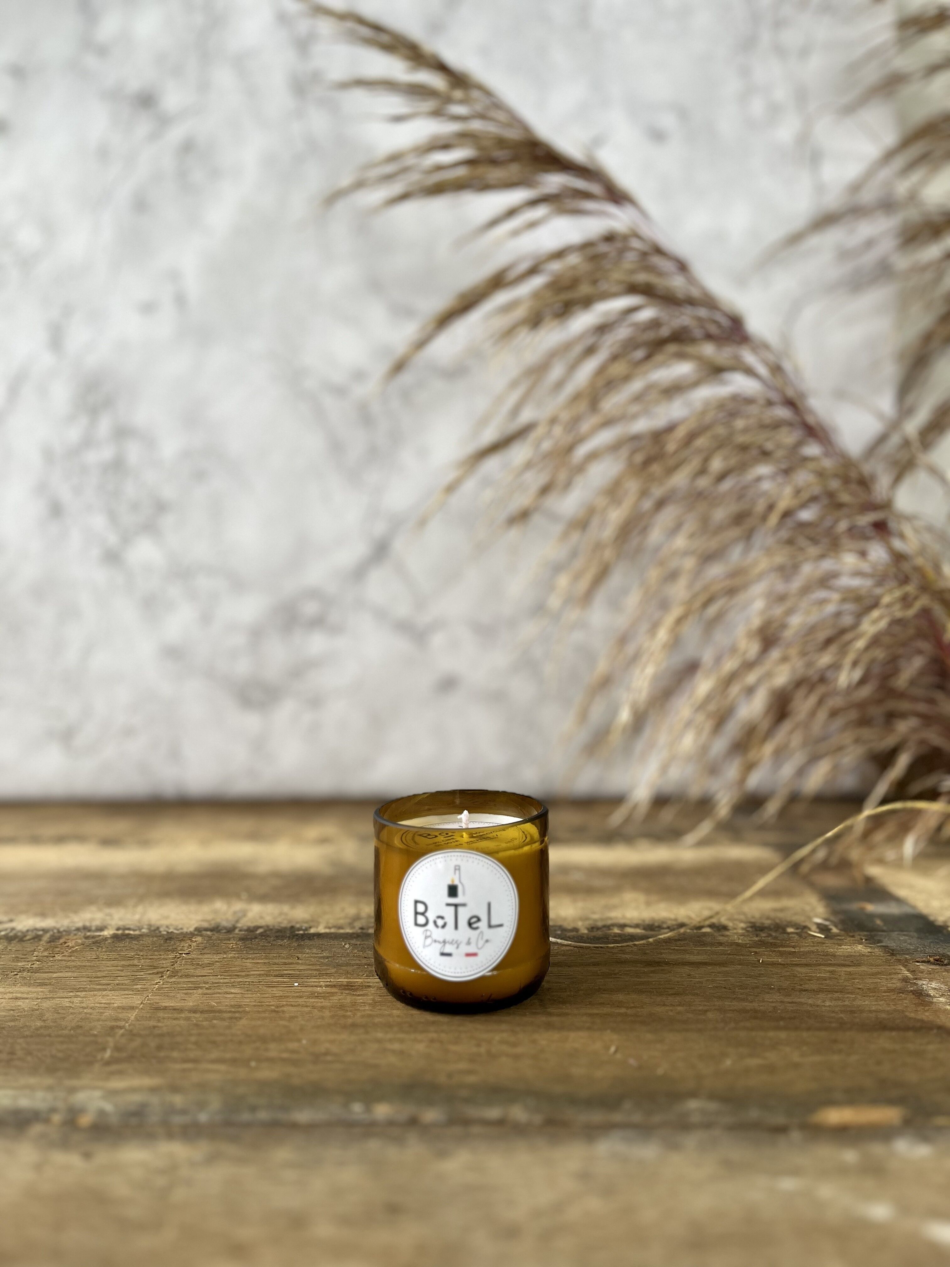 Duftkerze Flasche Bier Weiße Blumen