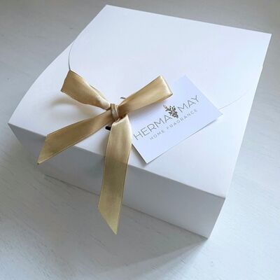 Curate Your Own Luxury Gift Set - White Burner - Velvet Woods Soy Wax Melts - Gold