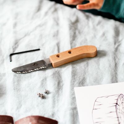 Children's kit to make a table knife
