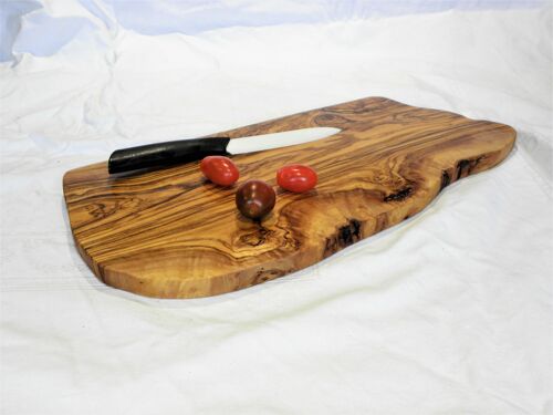 Planche de cuisine découpe en bois d'olivier fait main 40 cm +/- 3 cm