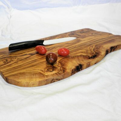 Planche de cuisine découpe en bois d'olivier fait main 40 cm +/- 3 cm