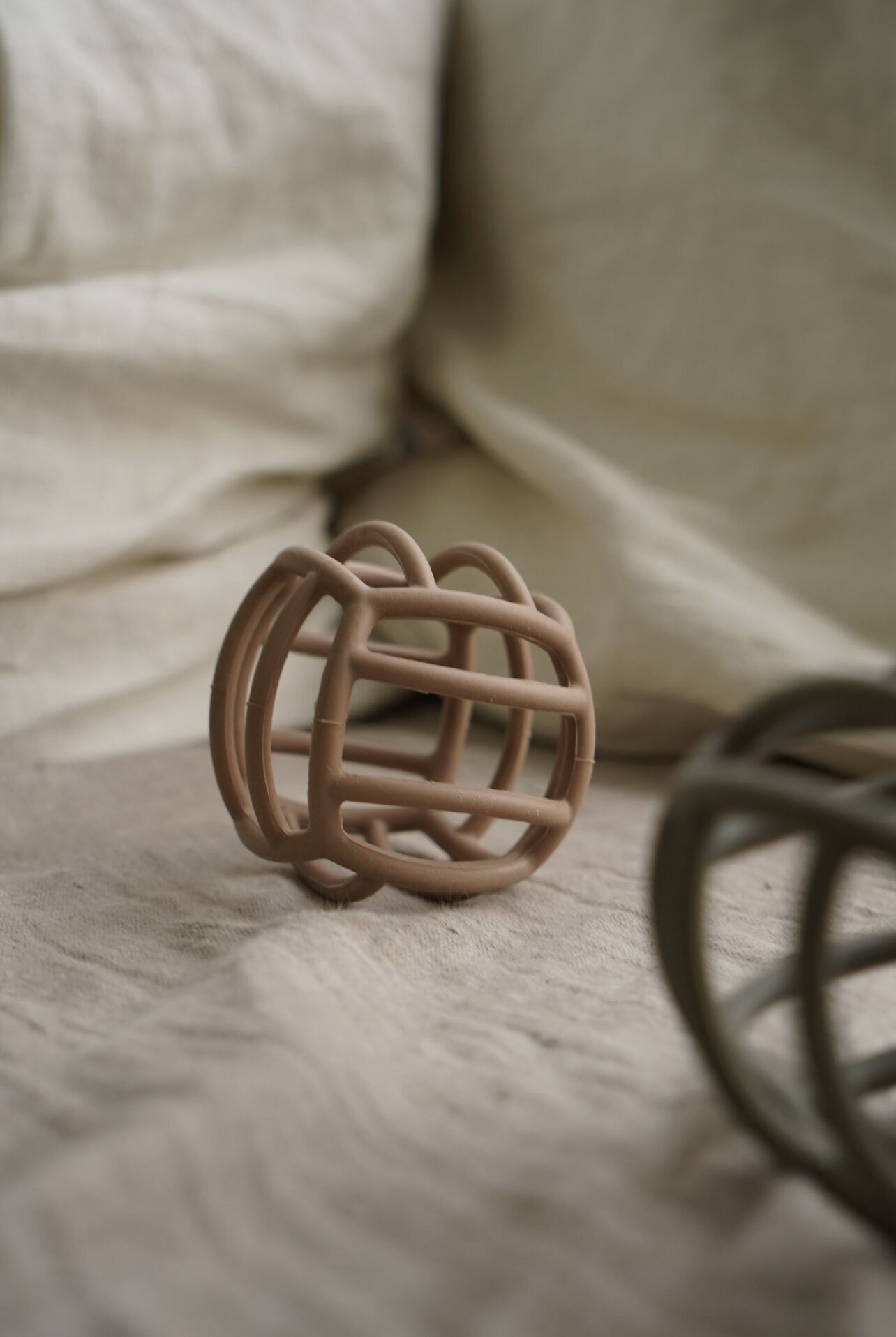 Palla in silicone, Beige, Regalo di nascita, Montessori, leo e lea, giocattolo per bambini, vacanze