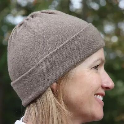 The Classic Cashmere Beanie Camel