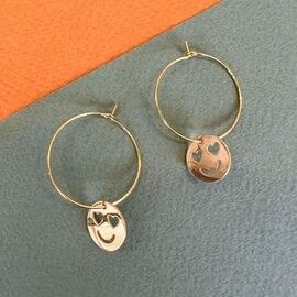 Aros dorados sonrientes