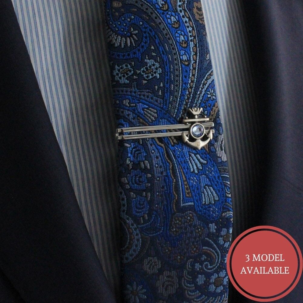 Anker, Ruder dargestellte Krawattennadel mit weißem Stein, Krawattennadel Männer, Hochzeit Krawattennadel, Geschenk für ihn, Herren-Accessoires, Vater-Vater-Mann-Geschenk, SKU100