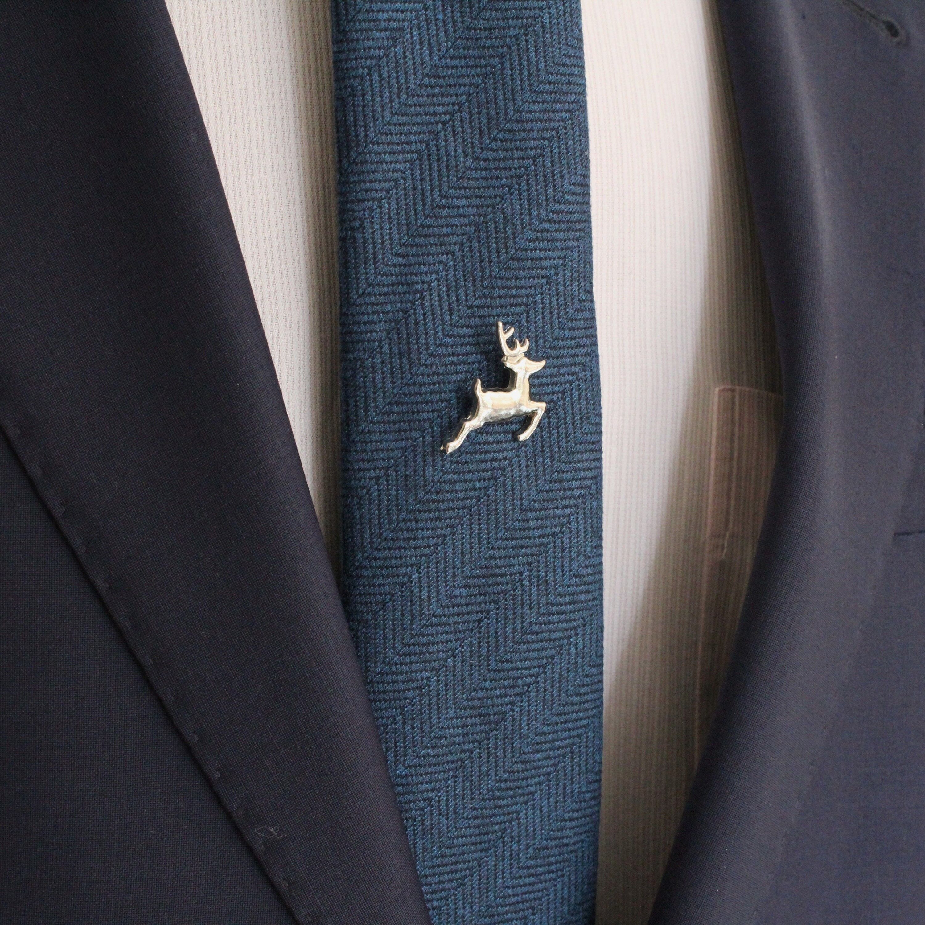 Hirsch-Krawattennadel mit Kette, Krawattenklammer, Krawattennadel Tier, handgefertigtes einzigartiges Design, Hochzeitsschmuck für Männer, Geschenk für ihn Ehemann, Mann Papa Geschenke, SKU106