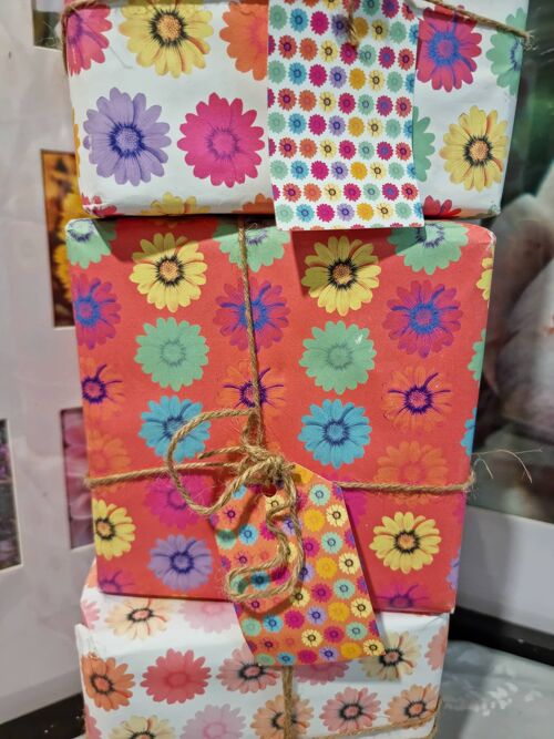 Gift Wrap Daisys Orange