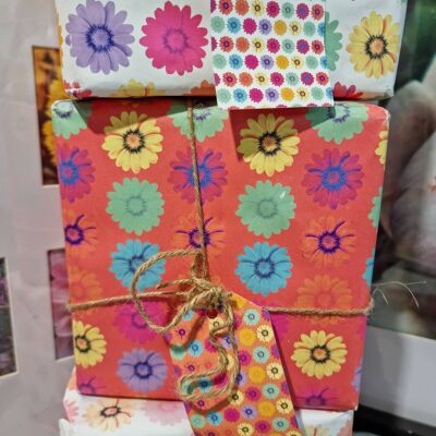 Gift Wrap Daisys Orange