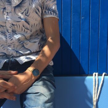 Montre-bracelet en liège bleu Moana | Montre unisexe avec bracelet en liège recyclé, cadran en acier plaqué or et 5ATM (résistant à l'eau) | Kauai regarde 3
