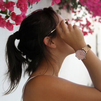 Montre femme rose. Montre-bracelet avec cadran saumon, bracelet en liège végétalien et boîtier en acier | Montres Kauai 3