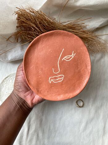Assiette en argile Savannah || Plat de décor de visage d'argile peinte d'art en ligne 3