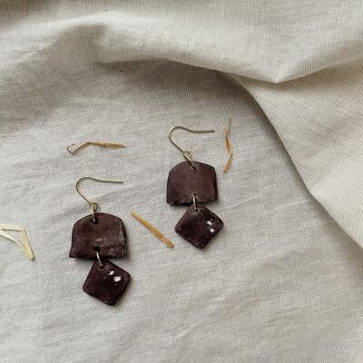 Kaiyah // Boucles d'oreilles pendantes rustiques en argile au chocolat