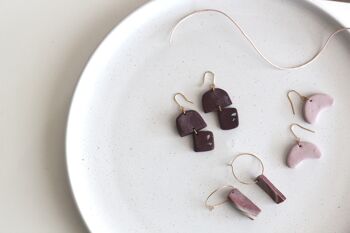 Kaiyah // Boucles d'oreilles pendantes rustiques en argile au chocolat 5