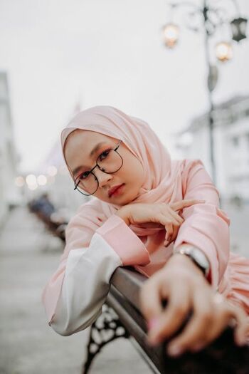 Ensemble hijab en crêpe de qualité supérieure en gris glace, blanc cassé et rose saumon. 3