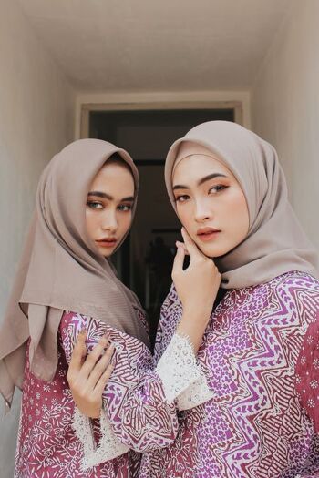 Ensemble hijab en crêpe de qualité supérieure en gris galet et ivoire 2