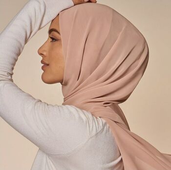 Ensemble hijab en crêpe de qualité supérieure en gris galet et ivoire 3