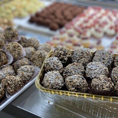 Truffes au chocolat maison avec grains d'amaretto