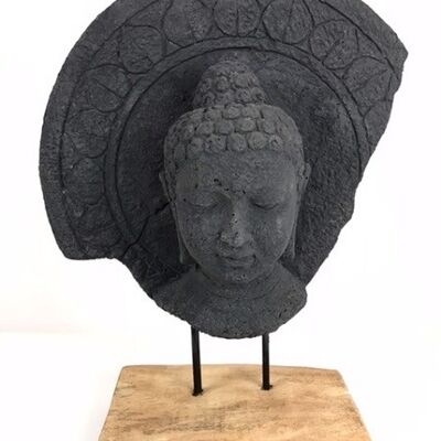 Buddha auf schwarzem Keramiksockel