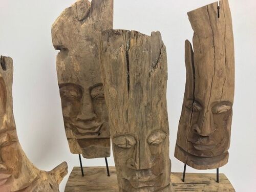 Ornamenten met gezichten op stand H 30/50 cm handgemaakt van hout