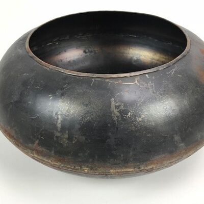 Beautiful metal bowl and handmade in a vintage look