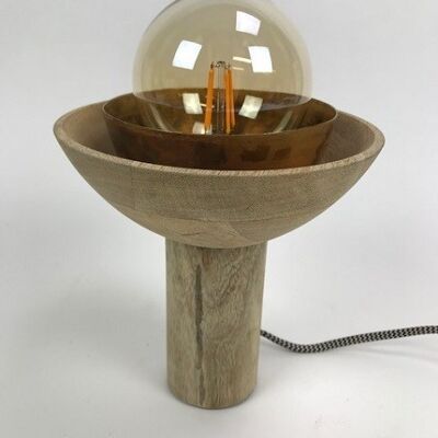 Hermosa lámpara resistente para escritorio hecha de madera y metal.