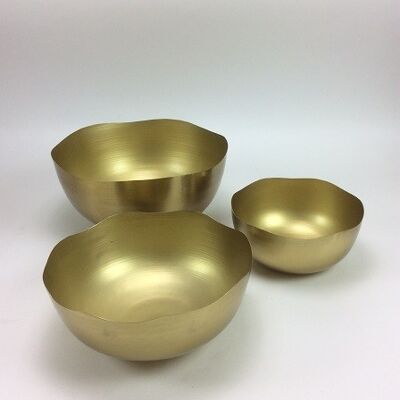 Set of three bowls in brass look and handmade