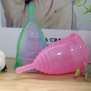 1Pièce Coupe menstruelle colorée en Silicone pour femmes - 44.5mm x 70mm 1 2