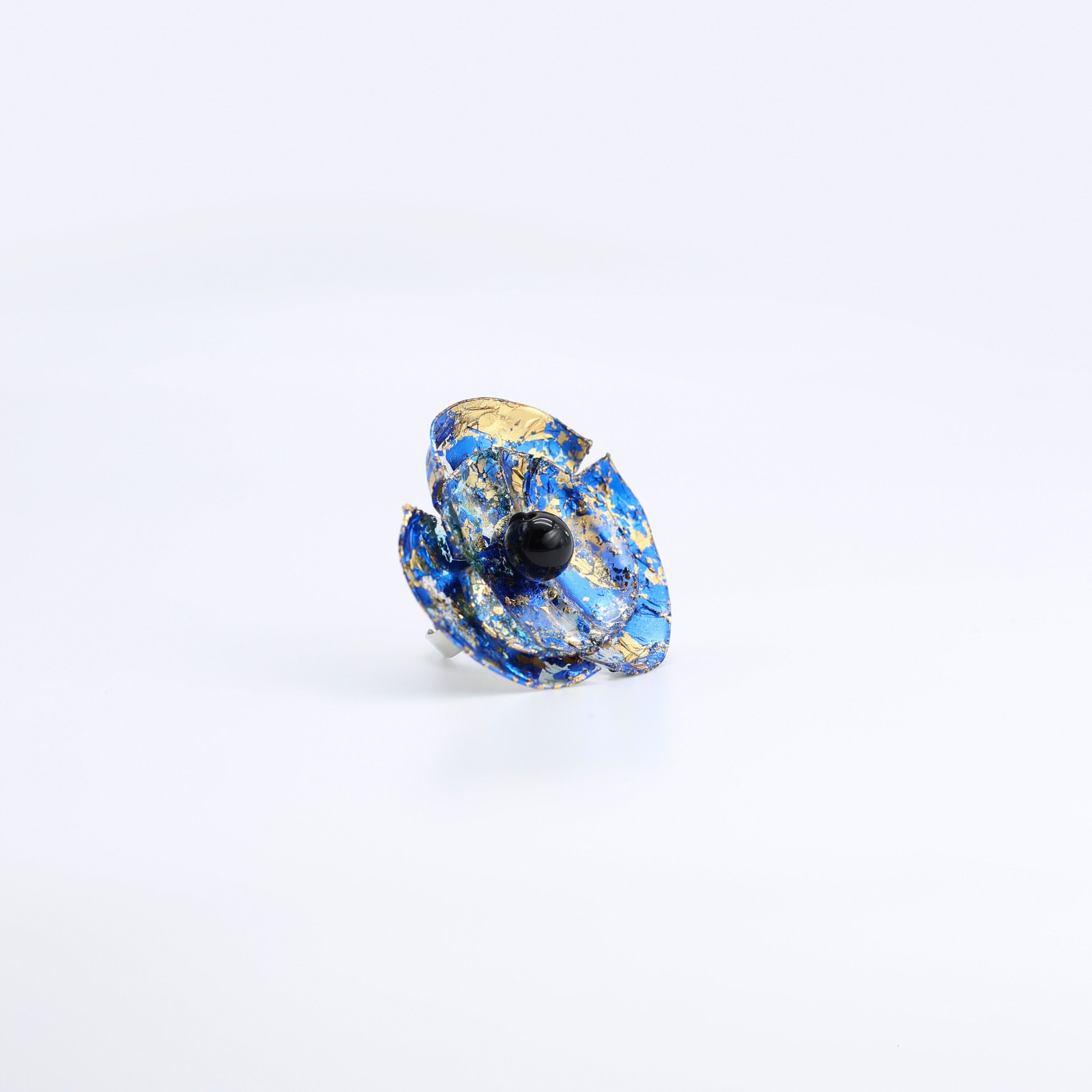 Anillo Pequeño Aqua Poppy - Dorado a mano - Oro y Azul