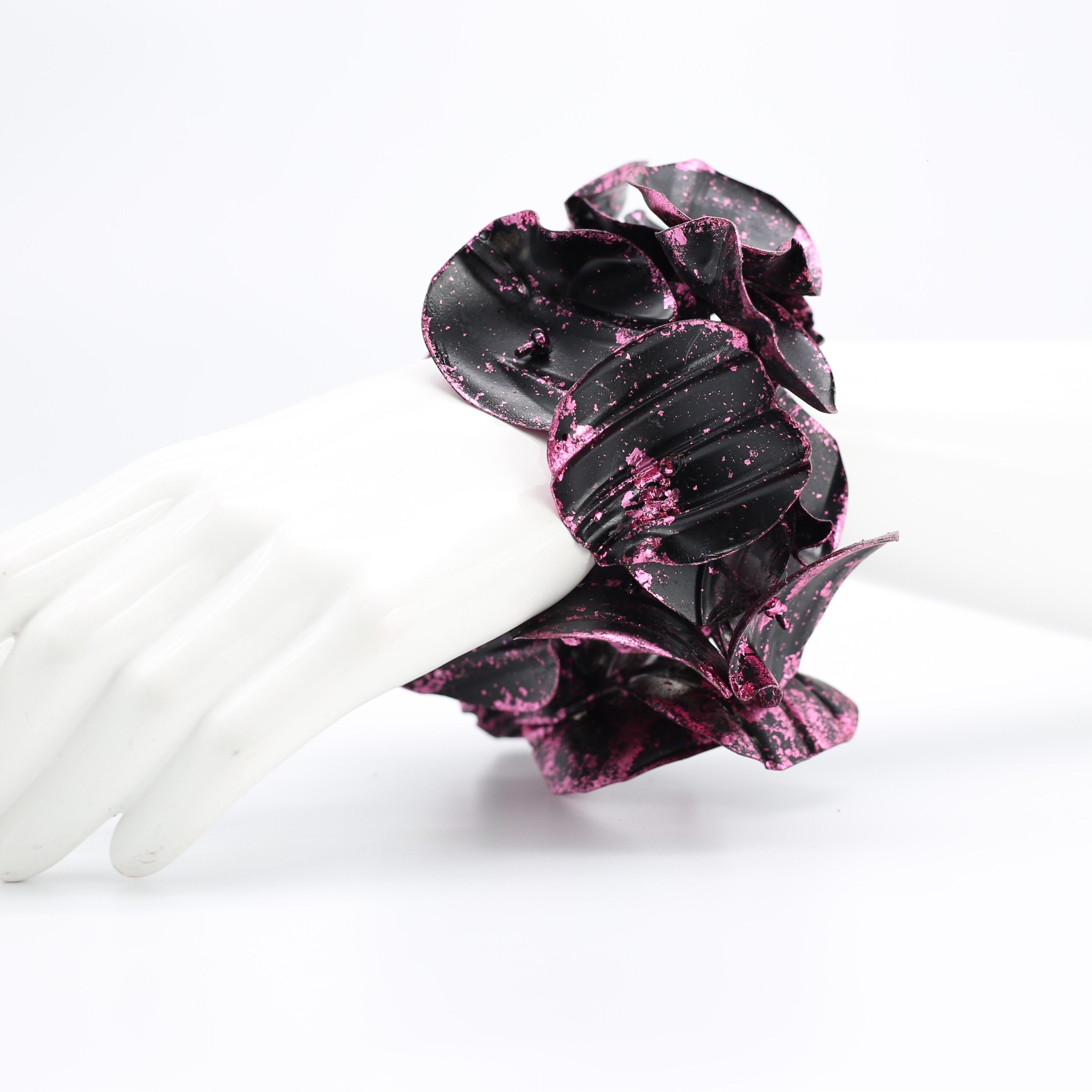 Bracciale Big Aqua Water Lily leaf - Dorato a mano - Rosa/Nero