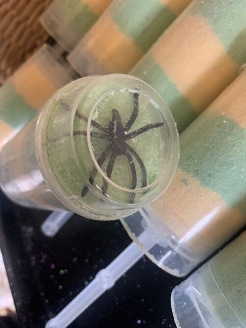 Spider push pop bathbomb