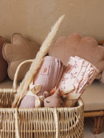 Couverture d'emmaillotage bébé mousseline "Baby pink" 7