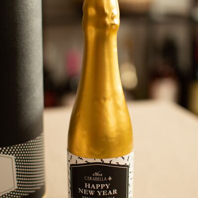 Vela decorativa con forma de botella de cava | botella de champagne | ideal para celebraciones | cumpleaños | aniversario | nochevieja | fin de año | cena fin de año | color dorado | 6,5 x 22 cm | cera | artesanal | hecho a mano en españa