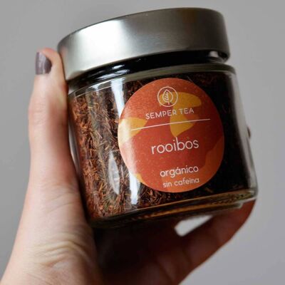 Der Bio-Rooibos ist in der Kaffeemaschine erhältlich und liegt auf dem Glasboden