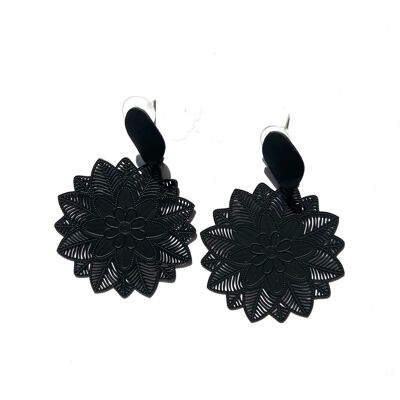 Black strong floral earrings
