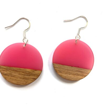 Pink resin and wood round edge earrings