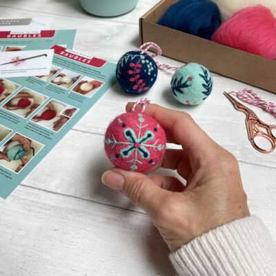 Needle Felting Kit -  Christmas Baubles -  Make your own felted Christmas decorations.