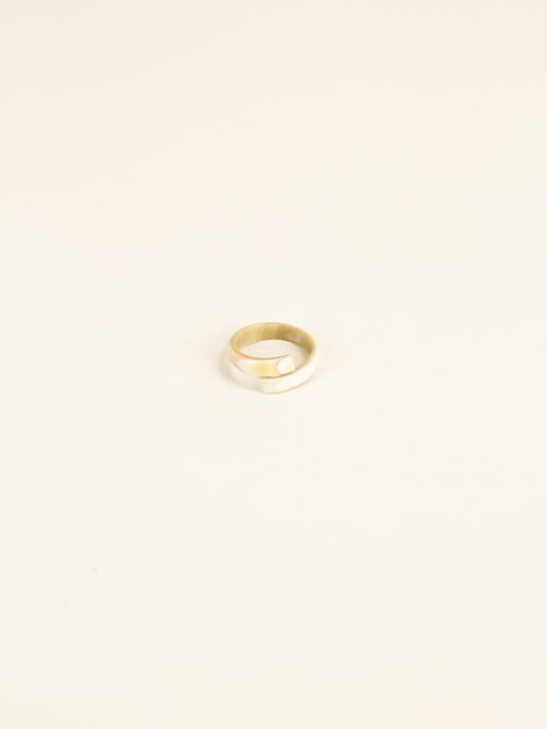 Bague Ruban en corne blonde