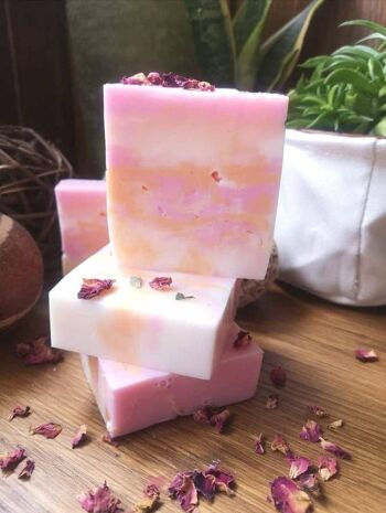 Pain de Savon Artisanal Huile Essentielle de Géranium Rose & Beurre de Karité 1