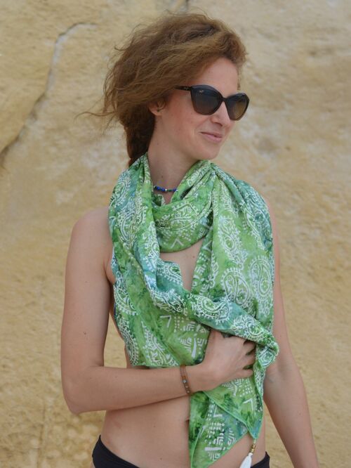 Pañuelos / Scarves / Sarongs de seda color verde