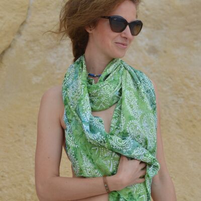 Pañuelos / Scarves / Sarongs de seda color verde