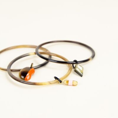 Set of 3 bangle bracelets with hoof charms and tricolor lacquer