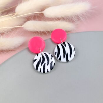 Boucles d'oreilles pendantes à imprimé zèbre rose vif - Medium 3