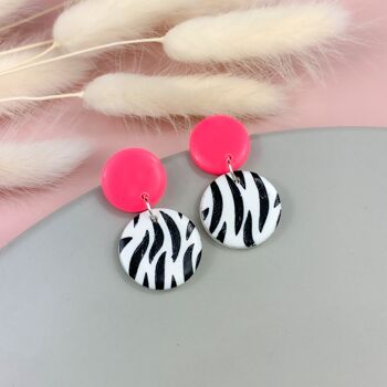 Boucles d'oreilles pendantes imprimé zèbre rose vif - Mini 2
