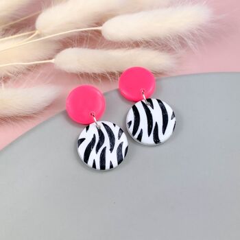 Boucles d'oreilles pendantes imprimé zèbre rose vif - Mini 3