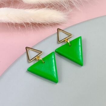 Boucles d'oreilles forme triangle vert tropical et or 1