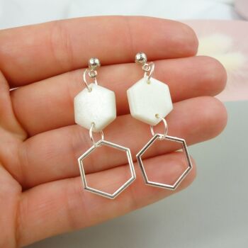 Boucles d'oreilles hexagones blanc nacré et argent - Goujon boule (comme sur la photo) 2