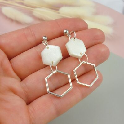 Pendientes hexagonales de plata y blanco nacarado - Poste de acero inoxidable (no será visible)