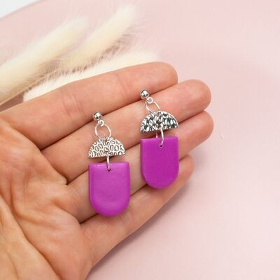 Magenta and silver earrings with hammered effect charm - Silver plated ball stud